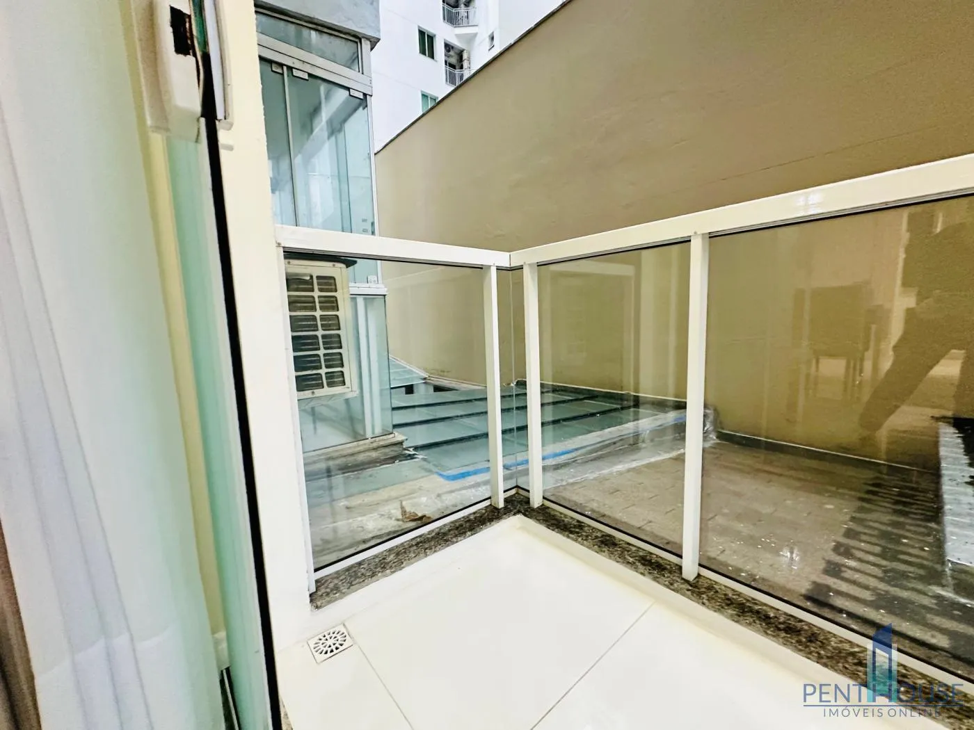 Imagem Apartamento Quadra Mar para Venda em Balneário Camboriú, CENTRO, 2 dormitórios, 1 banheiro, 1 vaga