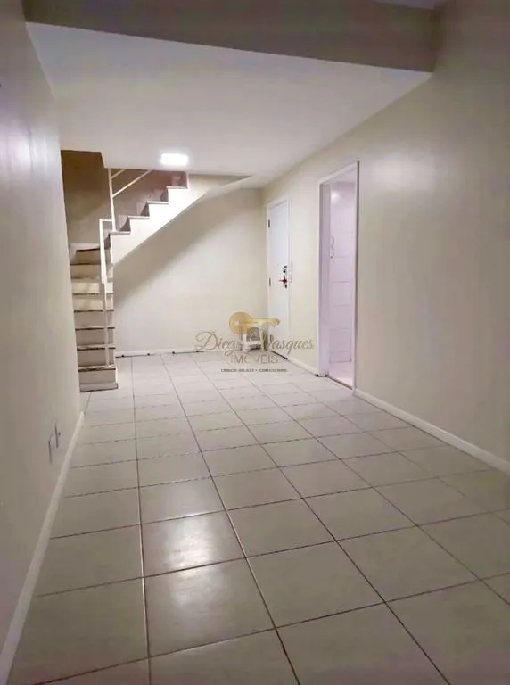 Imagem Cobertura Duplex para Venda em Niterói / RJ no bairro Itacotiara
