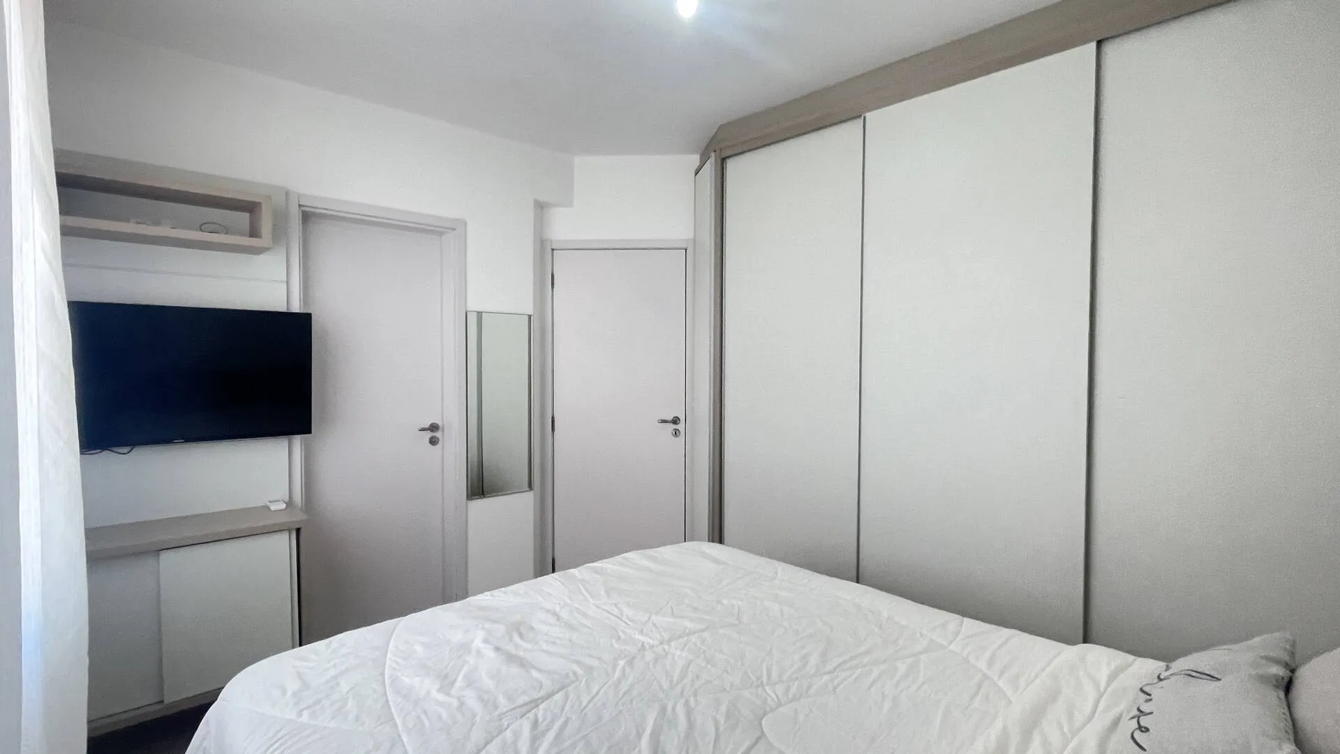 Imagem Apartamento para alugar em Canasvieiras 2 quartos com suíte e sacada