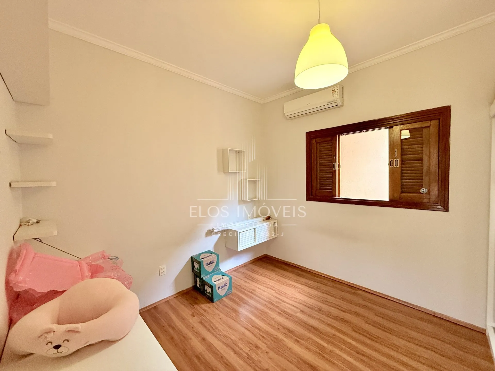 Imagem Casa de 3 quartos, 220m² no bairro Vila Limeirânea, em Limeira