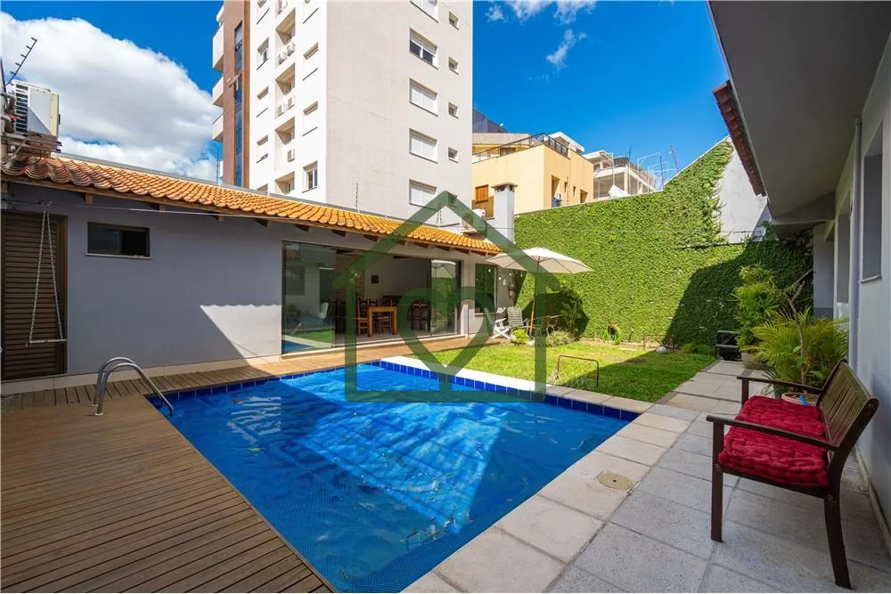 Imagem Casa com 4 dormitórios (1 suíte com closet), sacada em todos os quartos, estar íntimo com lareira...
