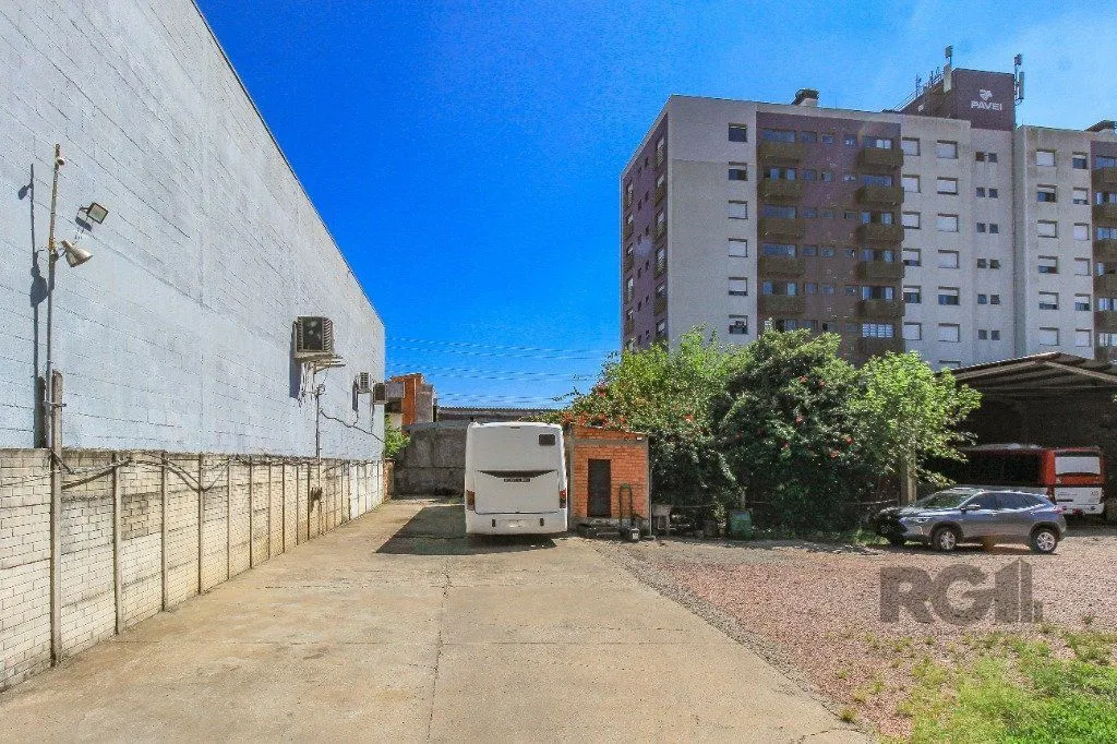 Imagem Vendo com exclusividade, 50m da PUC, terreno com 960 m2, 30,00m x 32,00m