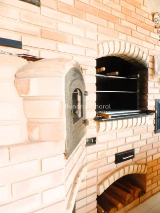 Imagem Térrea, bem localizada, em rua tranquila.
Sala para 2 ambientes, lareira, lavabo, escritório, 3 su...