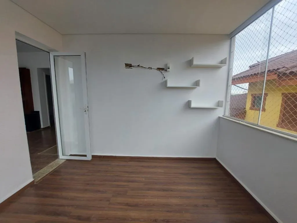 Imagem Casa Sobrado de 489m² de Terreno Localizado no Jardim Residencial Village Vert!