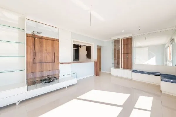 Imagem Vende-se apartamento com 2 quartos (1 suíte), 74m² e 2 vagas - Petrópolis