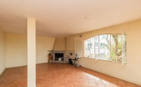 Imagem CASA DESOCUPADA E SEMI MOBILIADA, COM SUÍTE MASTER, SACADA, VISTA PANORÂMICA, EM AMPLO TERRENO NO SANTA TEREZA
