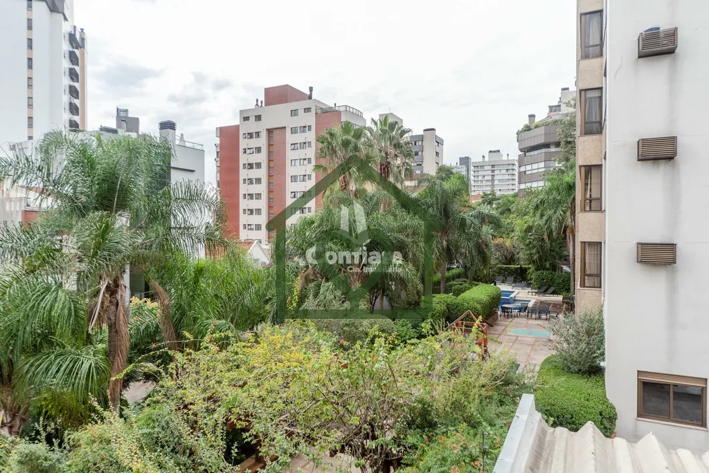 Imagem Apartamento amplo, 1 por andar, com 201m² privativos, localizado em prédio de esquina. Conta com 4...