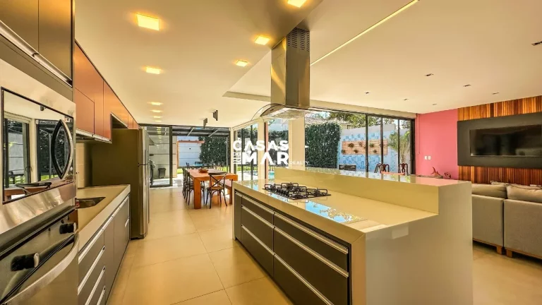Imagem Casa Moderna para Temporada com 5 suítes, perto da praia em Geribá, Armação dos Búzios-RJ.