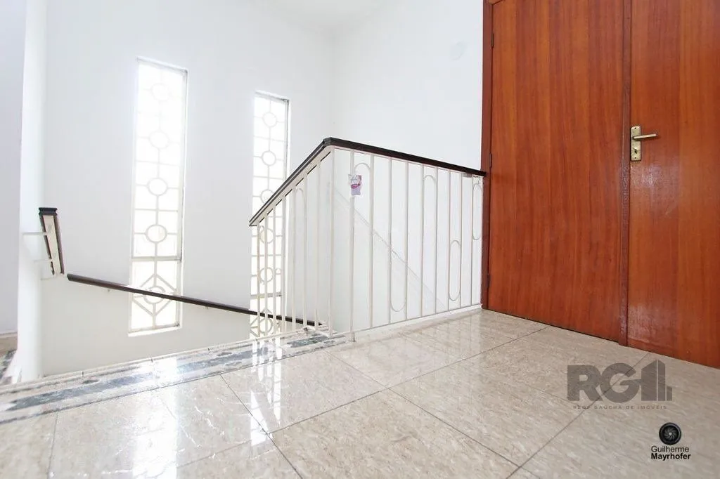 Imagem Casa com 5 suítes, 7 banheiros, 4 vagas no bairro Partenon