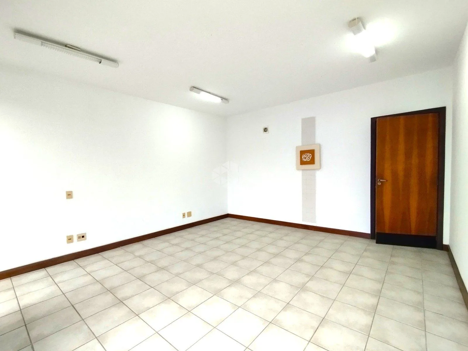 Imagem CONJUNTO COMERCIAL PODENDO FACILMENTE SER TRANSFORMADO EM APTO GARDEN