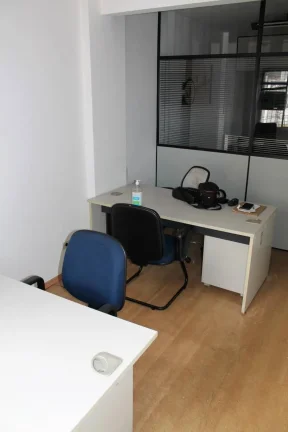 Imagem Sala Comercial 36 m² 200 metros do Metro Se Toda Mobiliada