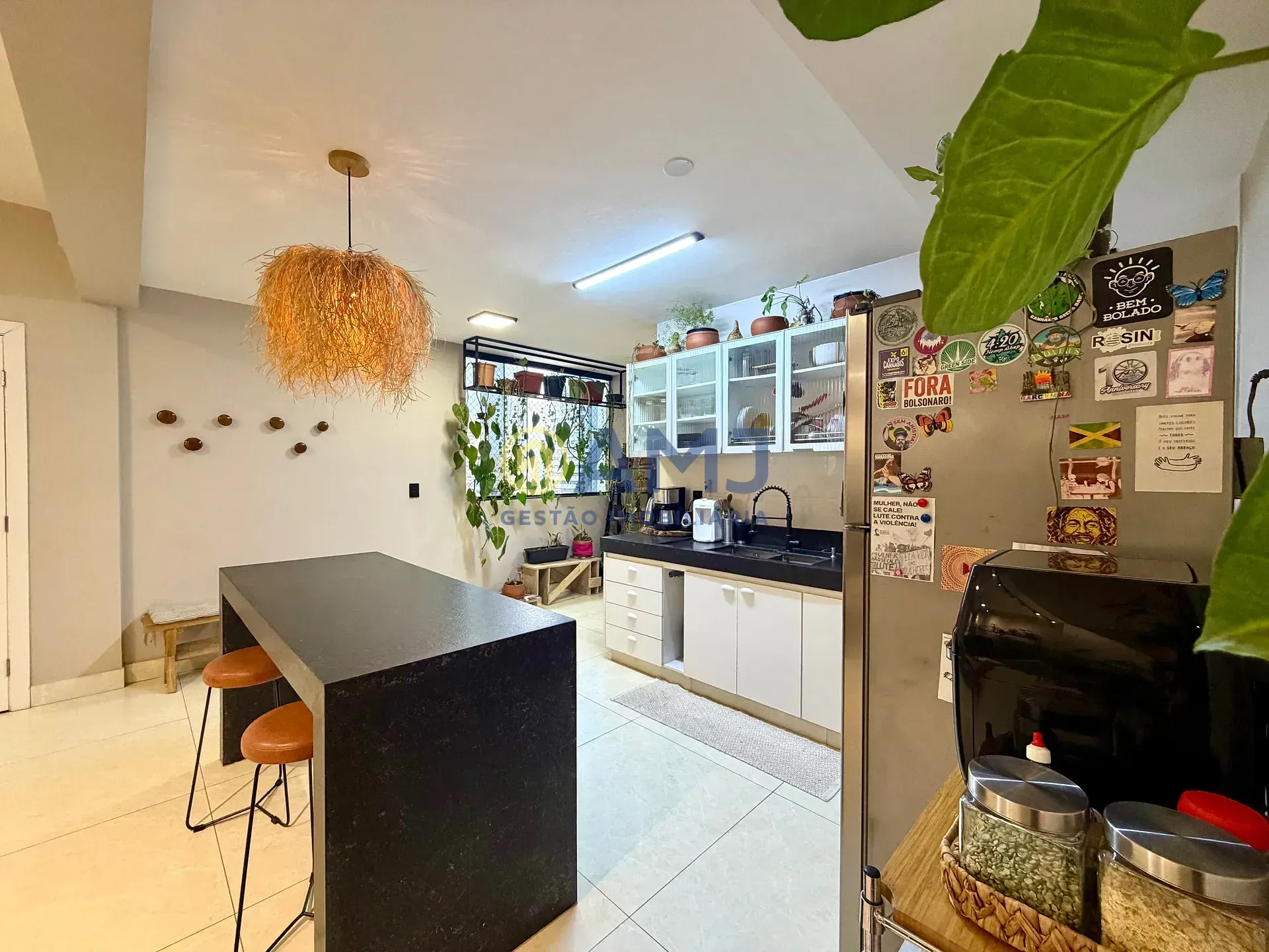 Imagem APARTAMENTO MOBILIADO E TOTALMENTE REFORMADO À VENDA - CENTRO | RUA 07