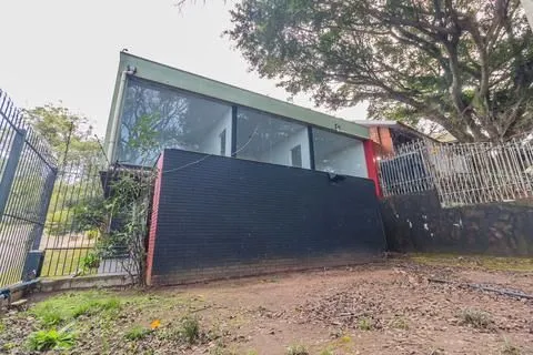 Imagem Oportunidade Única: Casa para Fins Residencial ou Comercial em Local Estratégico!