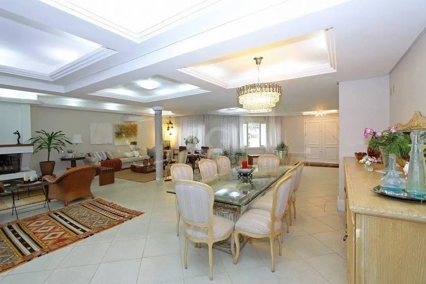 Imagem EXCELENTE CASA COM 4 DORMITÓRIOS, 6 VAGAS DE GARAGEM E VISTA PANORÂMICA.