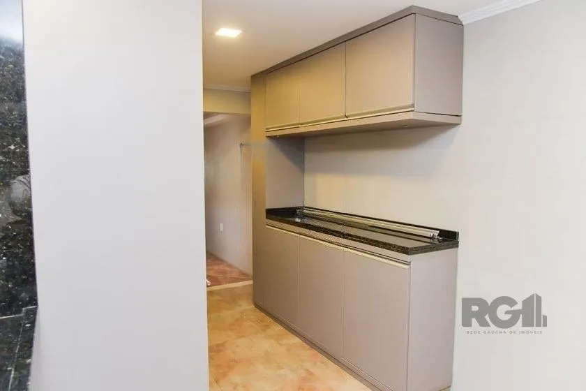 Imagem Casa de 197m² - 5 dormitórios, 3 vagas no bairro Rubem Berta