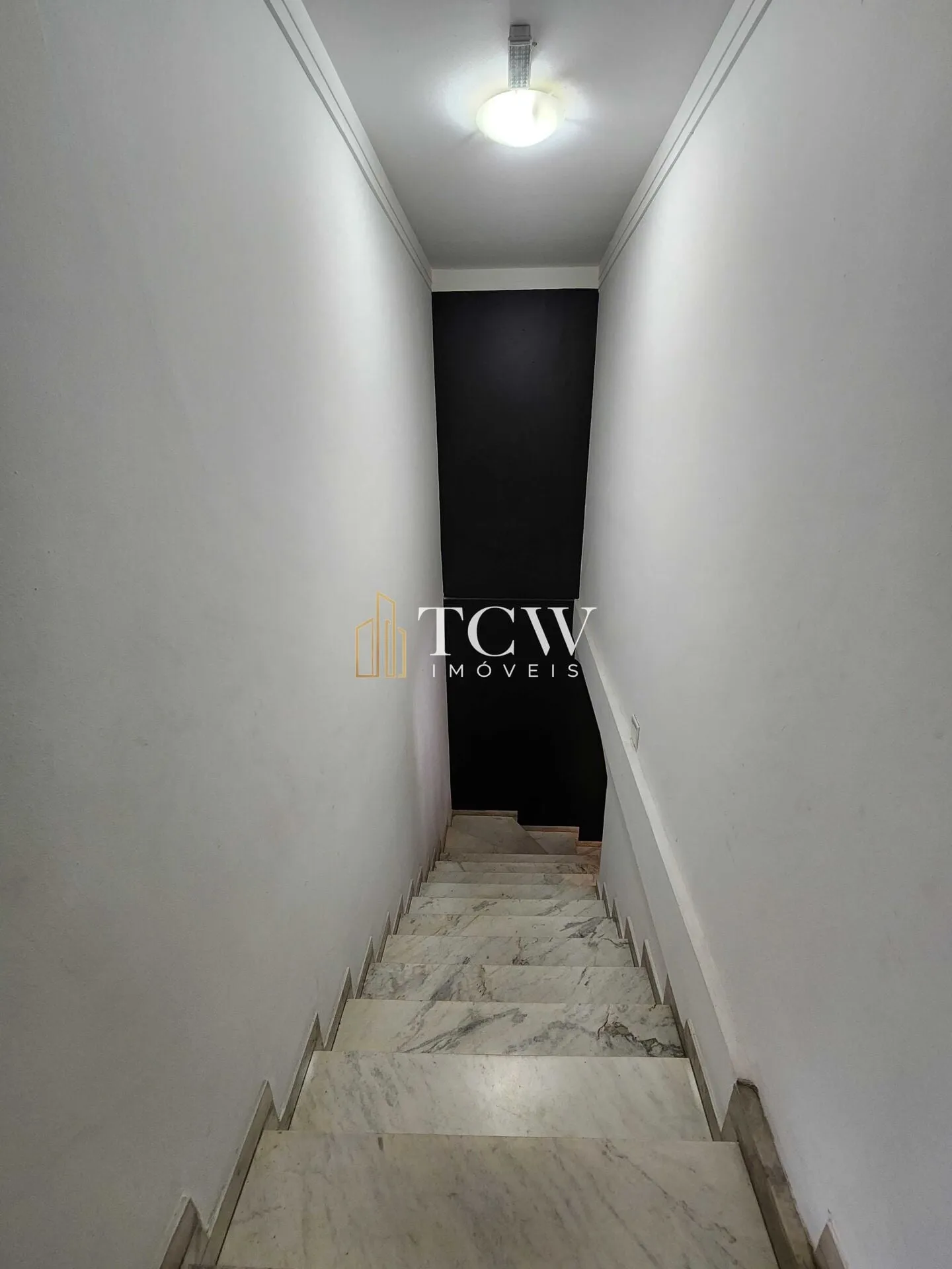 Imagem Casa Comercial á venda em Pacaembu