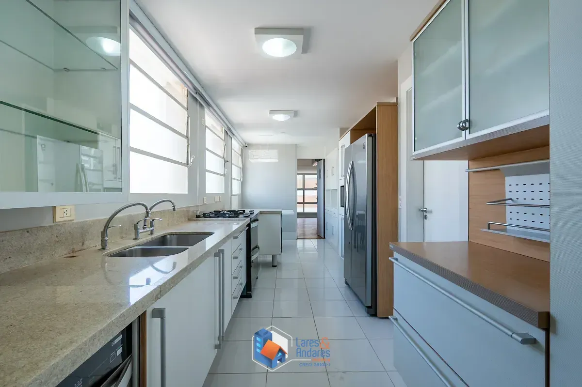 Imagem Apartamento para venda e locação em Cerqueira César com 3 quartos, sendo 2 suítes, 241m²