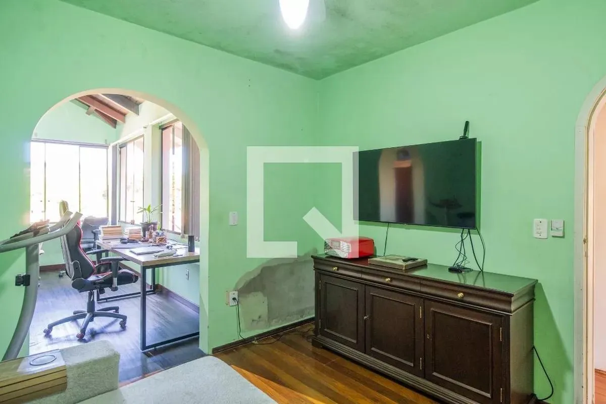 Imagem Casa á venda com 3 dormitórios no bairro Ipanema em Porto Alegre