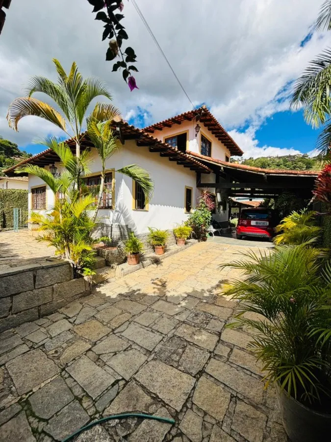 Foto do imóvel Casa para Venda em Petrópolis / RJ em Rua São Paulo Nogueira