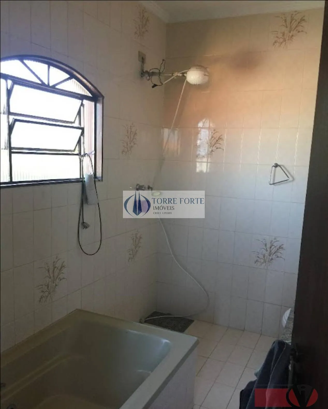 Imagem Casa com 3 dormitorios 1 suite 12 vagas de garagem na Vila Ema.