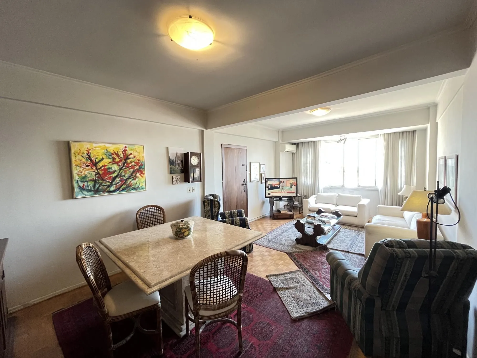 Imagem Apartamento de 3 quartos, suíte e 1 vaga de garagem no bairro Independência POA