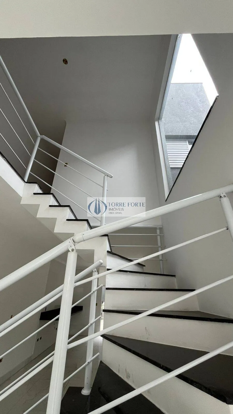 Imagem Casa sobrado novo, com 120m² em rua tranquila na Vila Canero