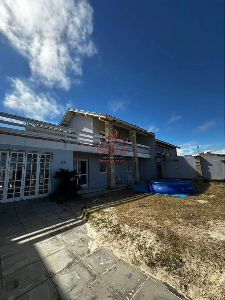 T1181 | Casa 4 dormitórios com suítes à beira-mar em Imbé