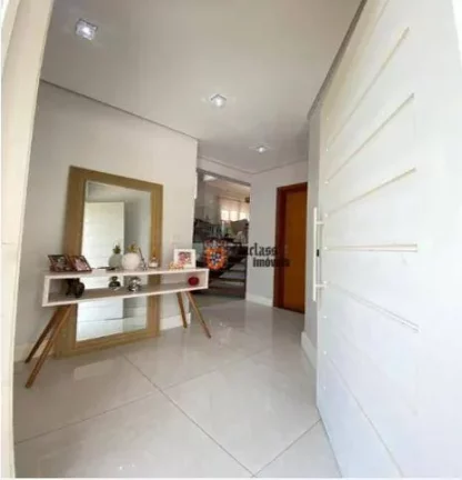Imagem Belíssima casa no Cond. Recanto dos Paturis/Vinhedo, 236m², 3 dormitórios, suíte com closet e hidromassagem