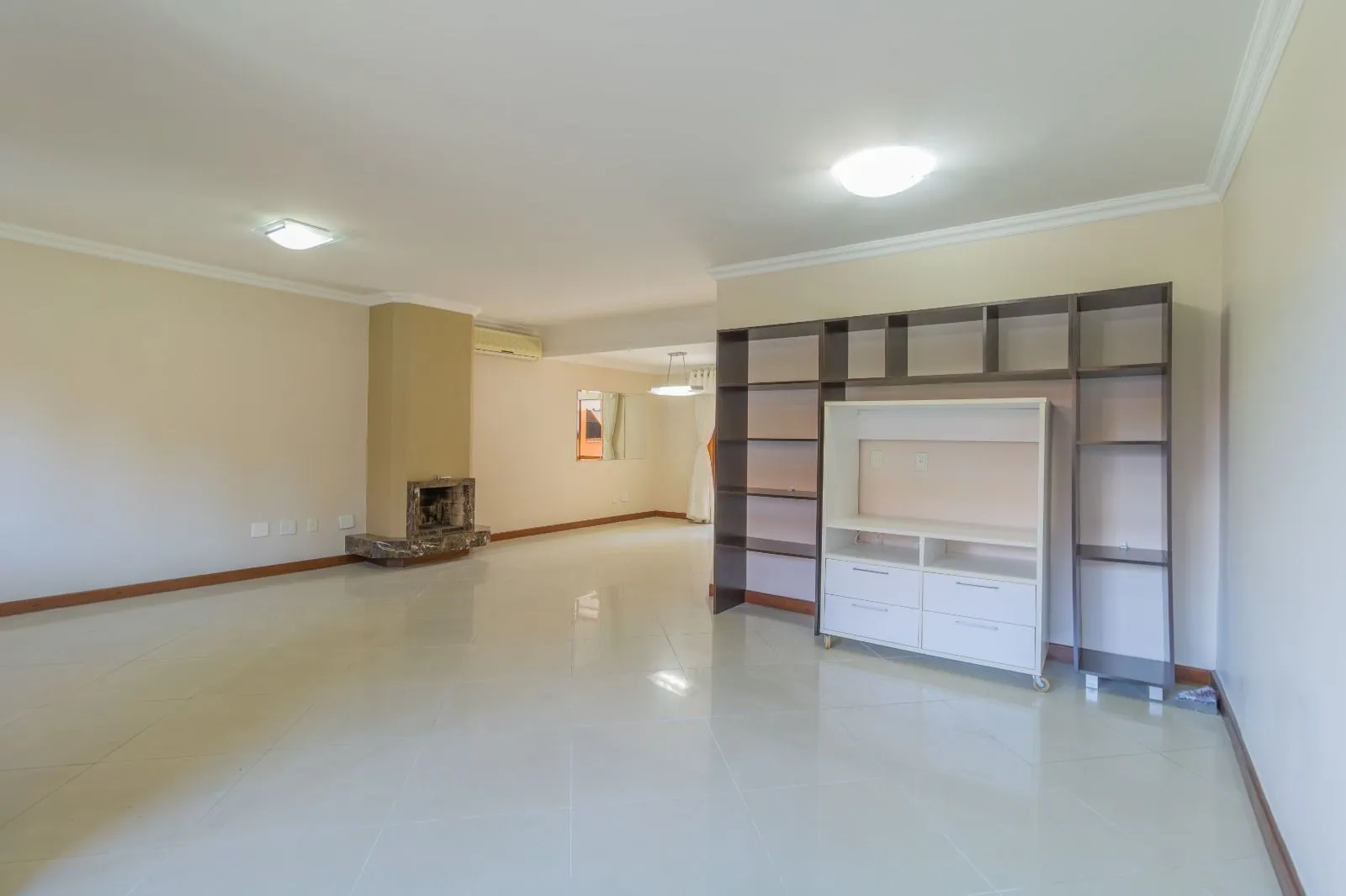 Imagem Casa Condominio para Venda - 286.89m², 4 dormitórios, sendo 2 suites, 2 vagas - Cristal