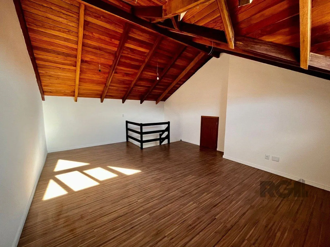 Imagem Casa 3 quartos, suíte, 2 vagas, piscina, 240m² - Vila Nova POA/RS