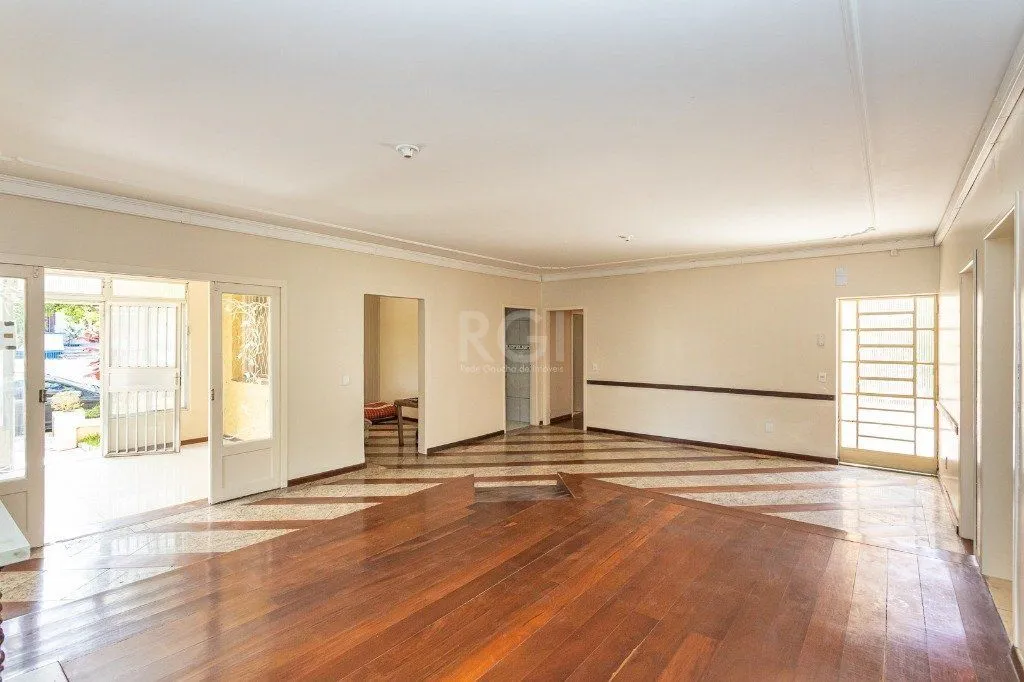 Imagem Casa para Venda - 740m², 5 dormitórios, sendo 1 suites, 3 vagas - Vila Assunção