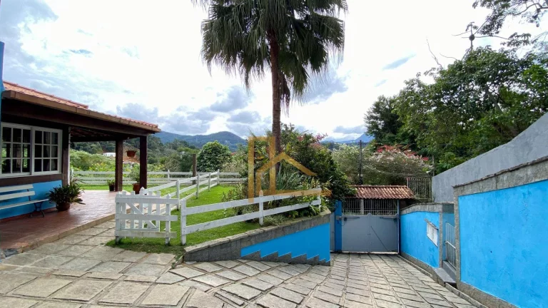 Imagem Casa com 5 dormitórios sendo 2 suítes à venda, 220 m² por R$ 990.000 - Golfe - Teresópolis/RJ