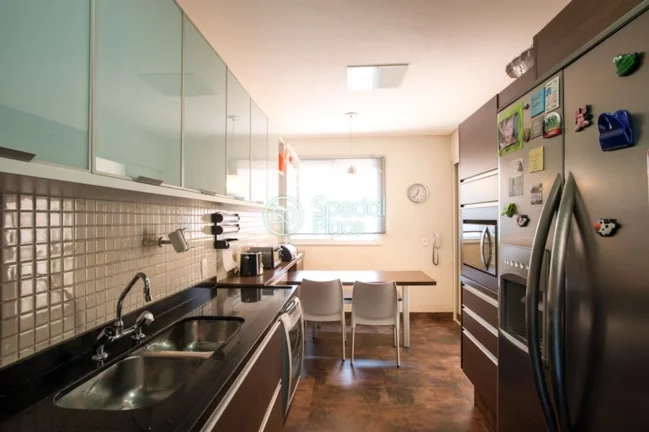 Imagem Lindo apartamento com 163m2 em rua muito procurada no Panamby. Condomínio com lazer completo destac...