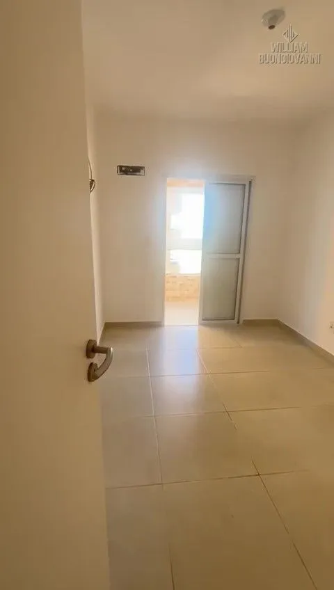 Imagem Apartamento - 3 Dorms, Suíte, Sacada Envidraçada e Vista Mar a 50m da Praia