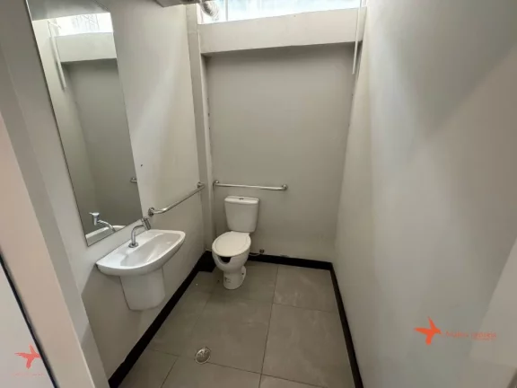 Imagem Casa Comercial à Venda em Pinheiros, São Paulo-SP: 5 Salas, 3 Banheiros, 1 Vaga de Garagem e 120m² de Área