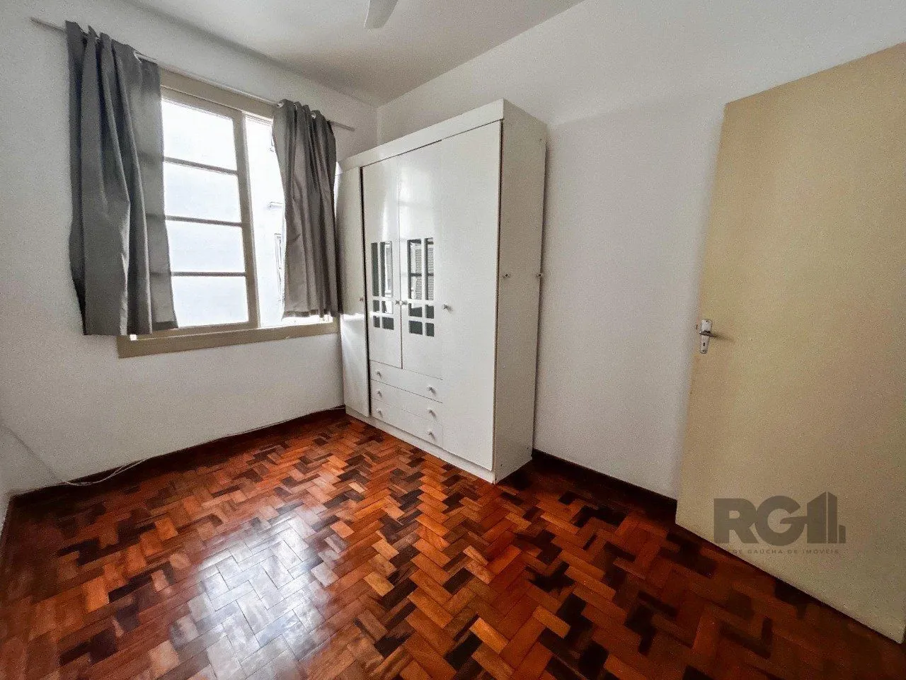 Imagem Apartamento com 3 quartos, 1 suíte, no bairro Rio Branco, Porto Alegre/RS