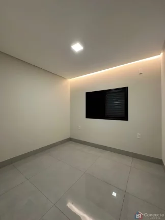 Imagem Casa à Venda no Afonso Queiroz em Patos de Minas – 3 Quartos, Suíte, Churrasqueira e Segurança