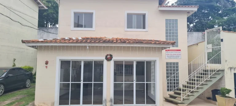 Imagem Sobrado em Condomínio à Venda em Cotia-SP, Bairro do Maranhão: 2 Quartos, 1 Banheiro, 2 Vagas de Garagem, 67m² de Área.