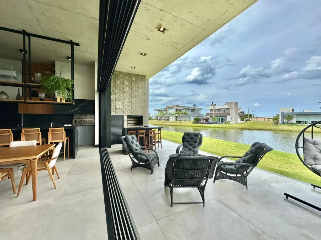 Imagem Casa em Condominio 4 Dormitórios - Bairro Rainha do Mar