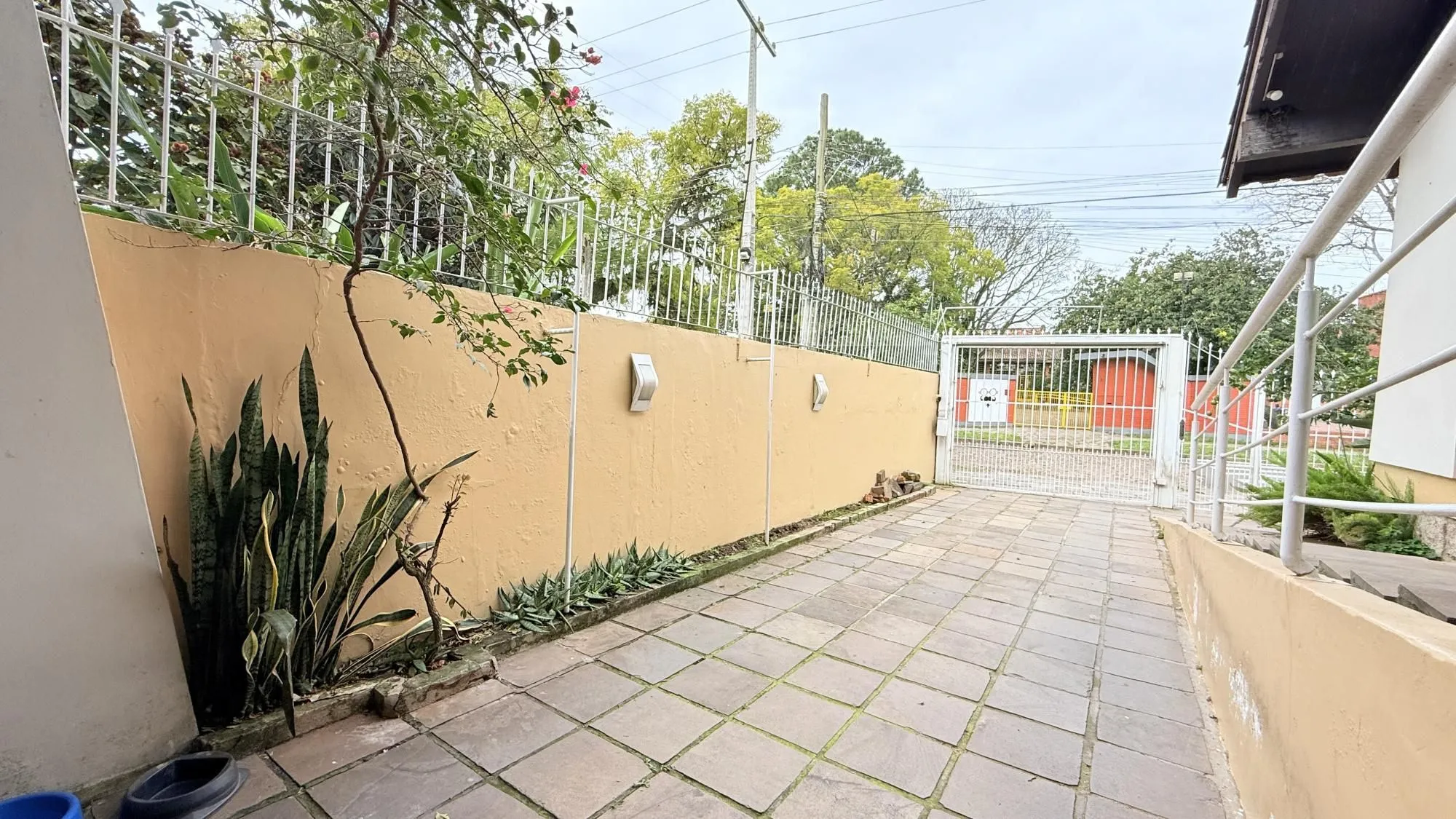 Imagem Casa para Venda - 260m², 4 dormitórios, sendo 1 suites, 4 vagas - Nonoai