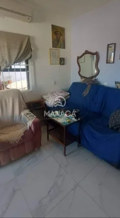 Imagem Casa Espaçosa - Aceita permuta por casa menor no mesmo bairro.