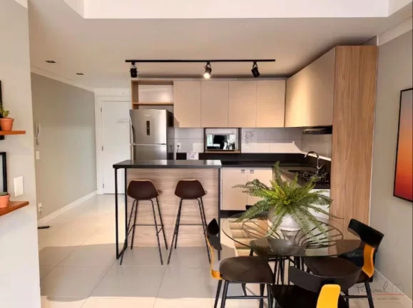Imagem Descubra este moderno apartamento de aproximadamente 80 m², localizado no coração de Jurerê Lest...