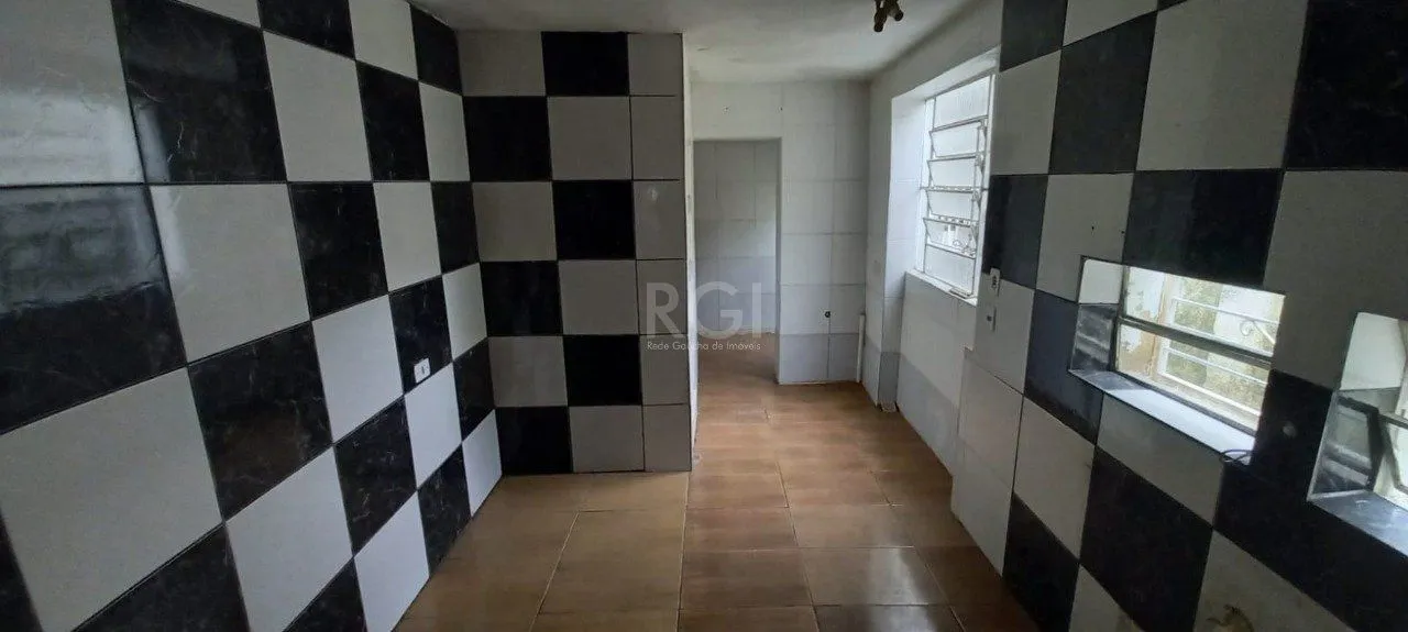 Imagem Sobrado para Venda - 110m², 4 dormitórios, sendo 1 suites, 2 vagas - Floresta