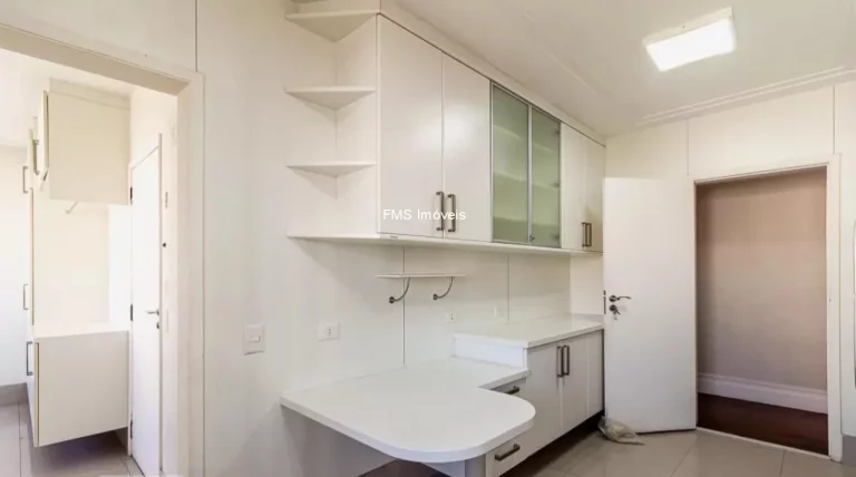 Imagem Imperdível! Apartamento de Luxo em Moema, São Paulo-SP: 3 quartos, 3 suítes, 3 banheiros, 4 vagas de garagem, 230m² de área
