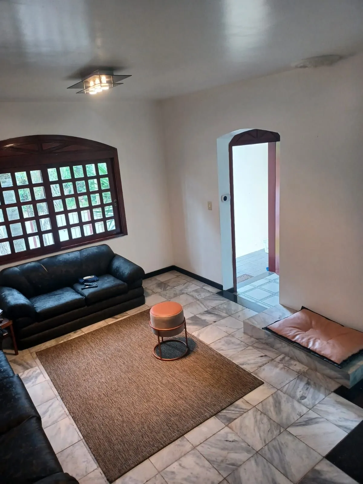 Imagem Casa com 04 quartos (01 suíte) 02 vagas no Bairro Jardim Sabará em Porto Alegre