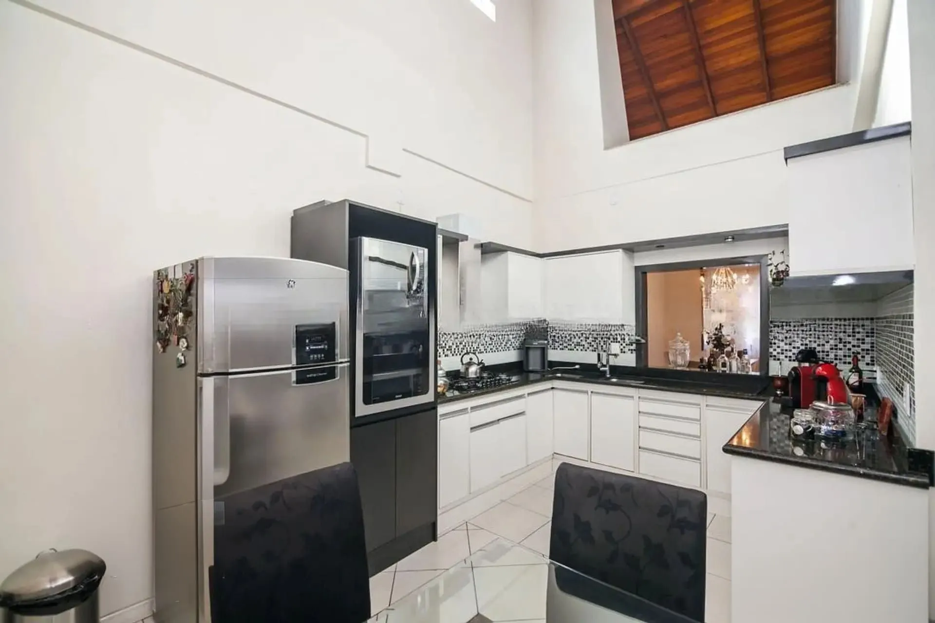 Imagem Casa de 4 dormitórios à venda no Bairro Rubem Berta, Porto Alegre.