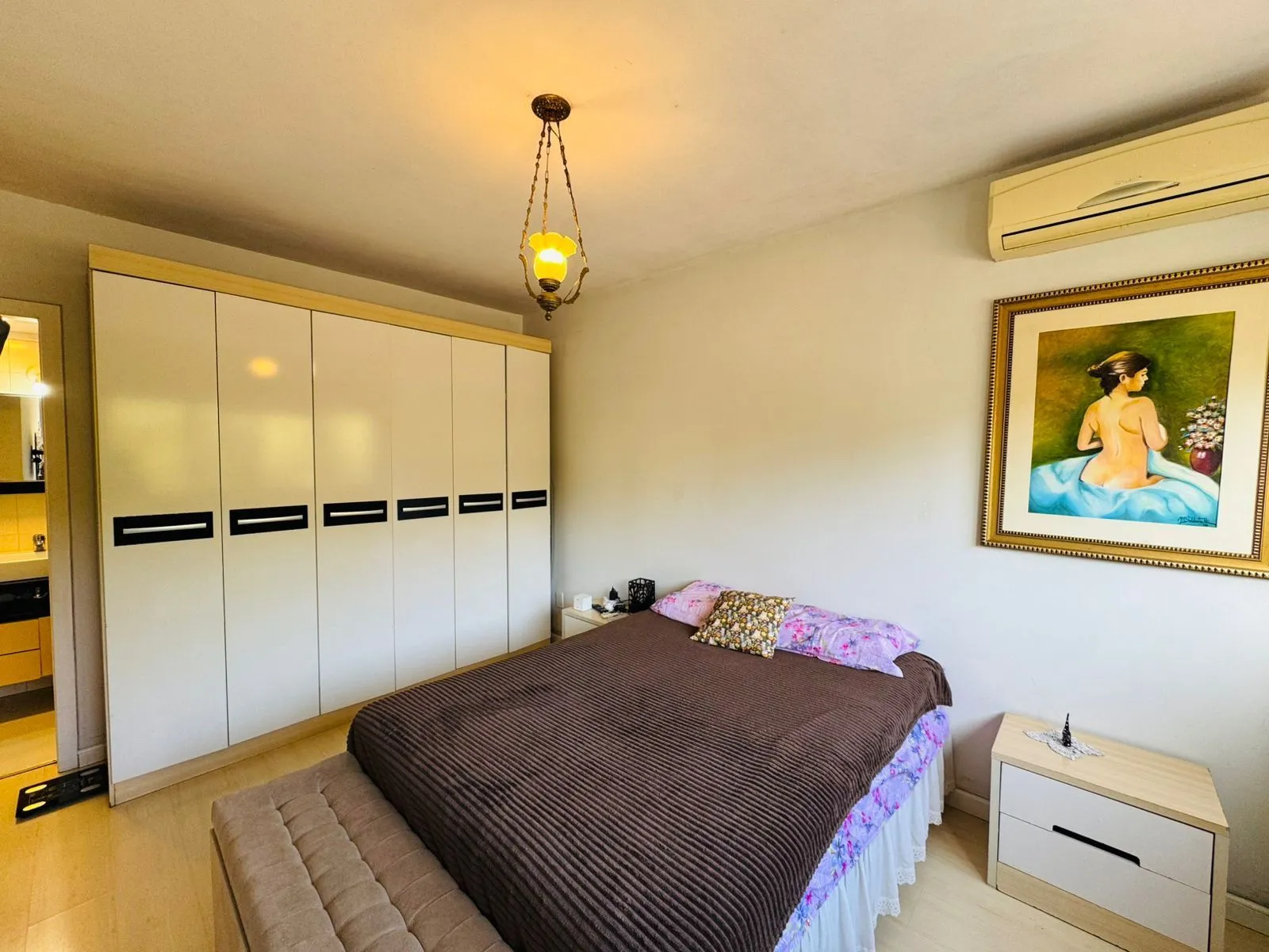 Imagem Apartamento Semimobiliado com 94,67 m² Privativos, 3 Dormitórios,