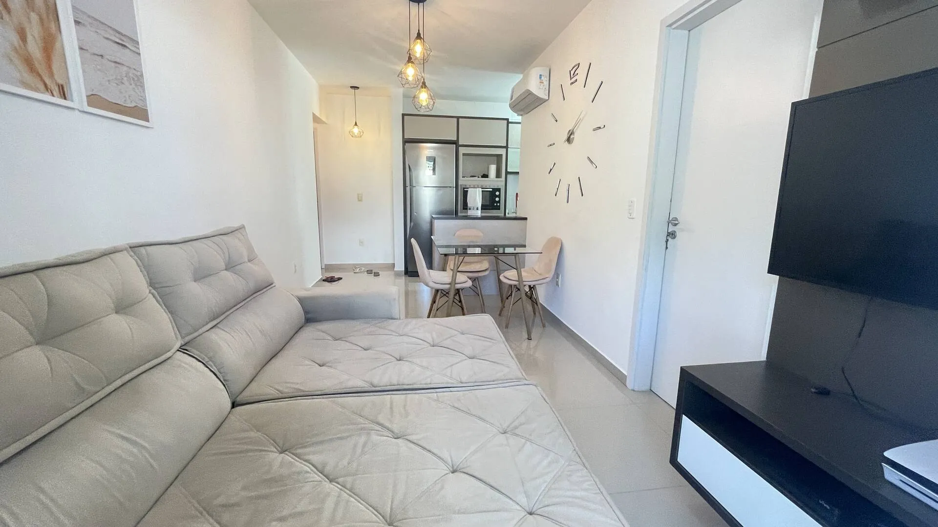 Imagem Apartamento para alugar em Canasvieiras 2 quartos com suíte e sacada