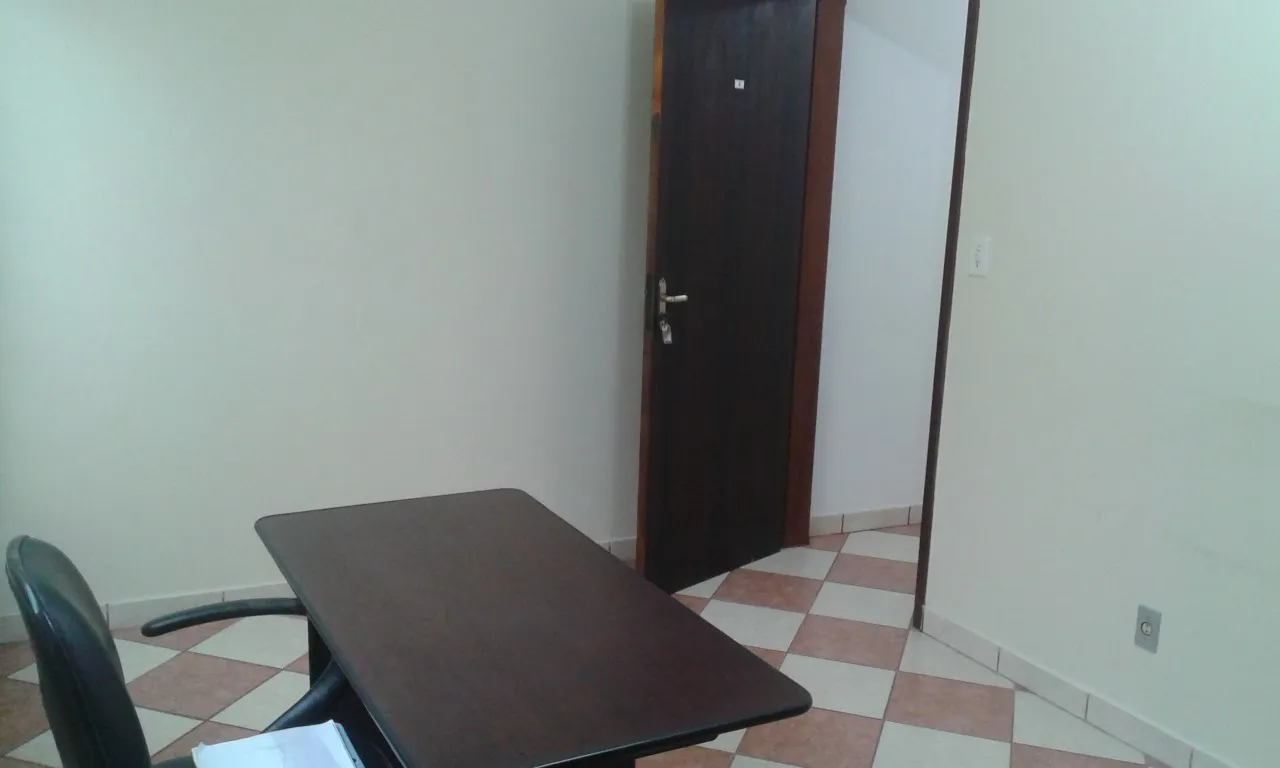 Imagem Aluguel de Sala Comercial de Alto Padrão no Centro de Sorocaba-SP: 1 Sala, 1 Banheiro, 15m² de Área.