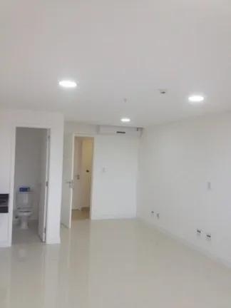 Sala Comercial à Venda, 29 m² em Caminho das Árvores - Salvador